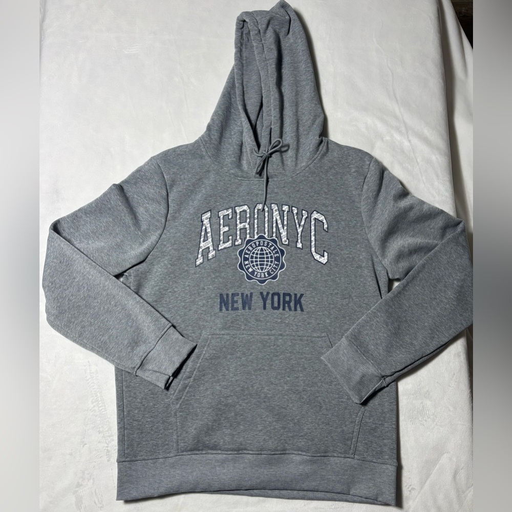 Aeropostale Men’s Xl Grey Hoodie with AERONYC Design
